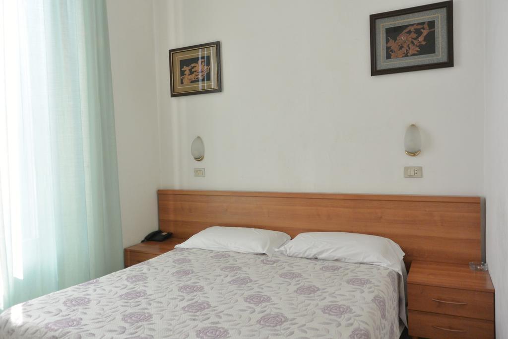 Hotel Oriente Milán Pokoj fotografie